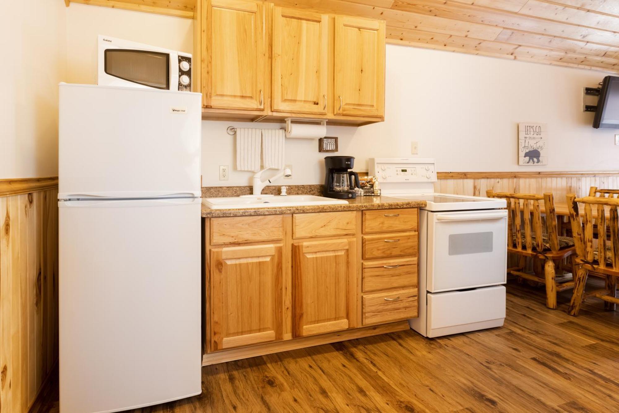 Beargrass Lodging & Rv Resort Hungry Horse Exterior foto